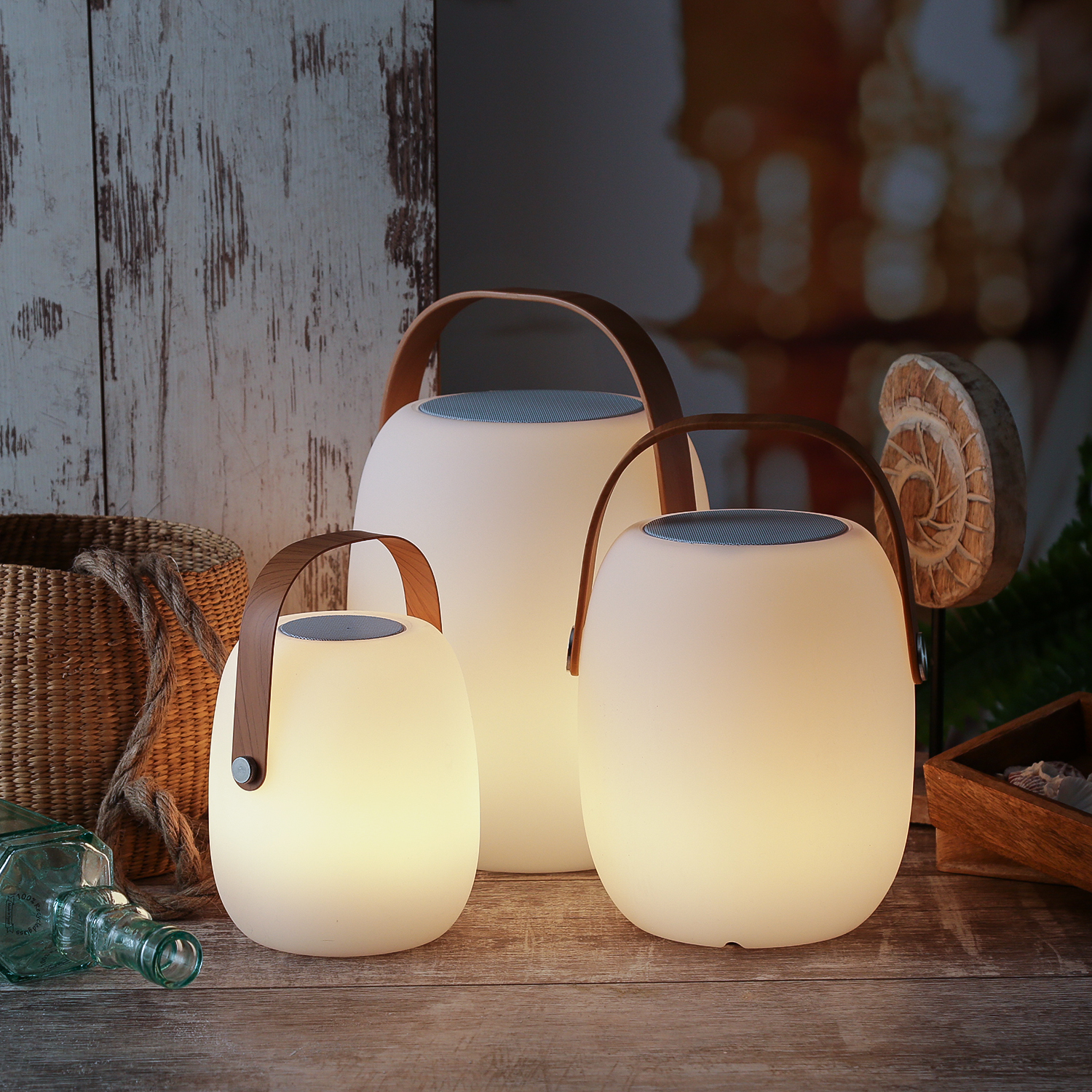 LED Tischleuchte mit Lautsprecher - Bluetooth - 6 warmweiße LED - H: 21cm - für Garten, Balkon LED Tischleuchte mit Lautsprecher - Bluetooth - 6 warmweiße LED - H: 21cm - für Garten, Balkon