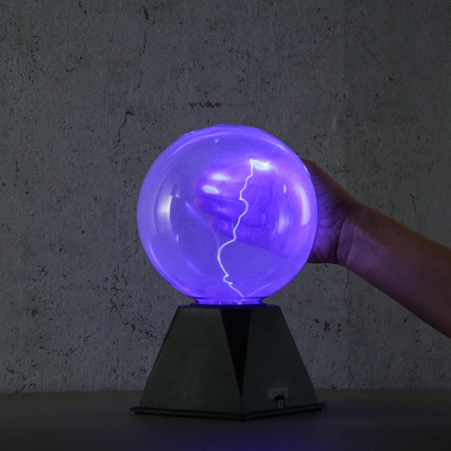 Plasmakugel - blaue Blitz-Show - Automatikbetrieb oder Musiksteuerung - Kugel Durchmesser: 15cm Plasmakugel - blaue Blitz-Show - Automatikbetrieb oder Musiksteuerung - Kugel Durchmesser: 15cm