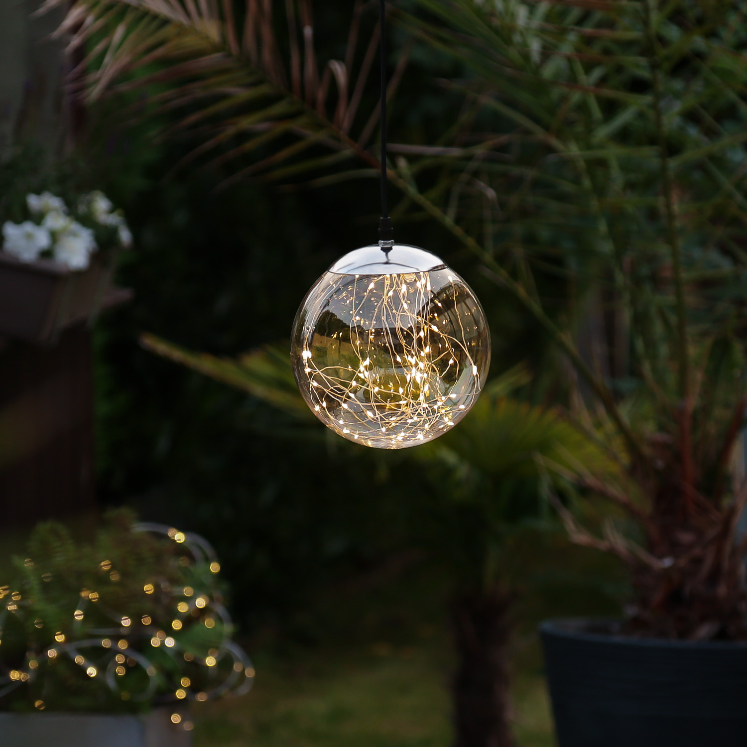 LED Lichterkugel mit Drahtlichterkette - 40 warmweiße LED - Timer - D: 15cm - f. Innen/Außen