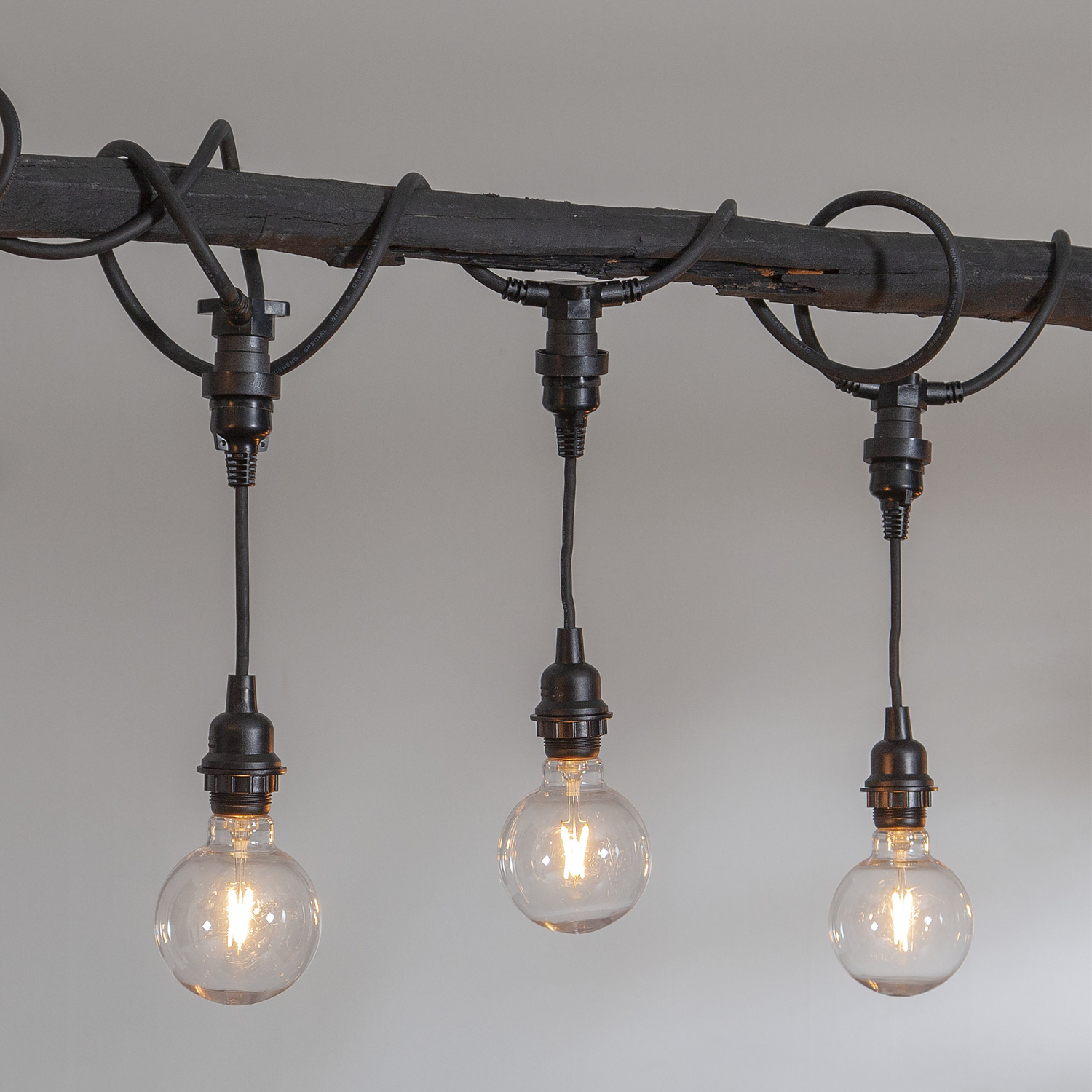 Verlängerung für E27-Fassungen für Lichterkette - L: 22cm - 1 Stück - outdoor - schwarz Verlängerung für E27-Fassungen für Lichterkette - L: 22cm - 1 Stück - outdoor - schwarz