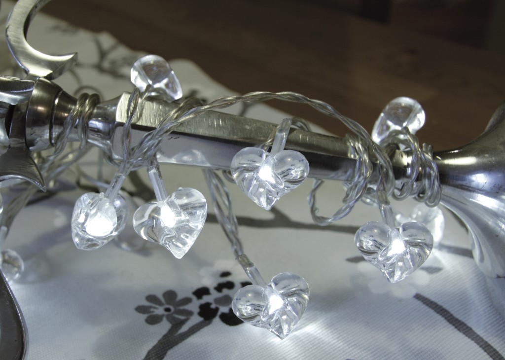 LED Lichterkette Herzen - 10 weiße LED - Batteriebetrieb - Timer - 1,35m - transparent