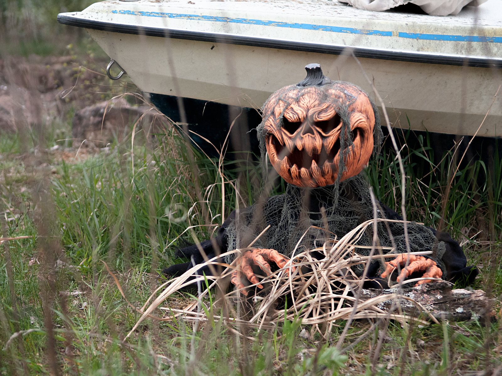 Kürbismonster - bewegte 50cm Halloween Figur mit Licht und Geräuscheffekten - Sensor