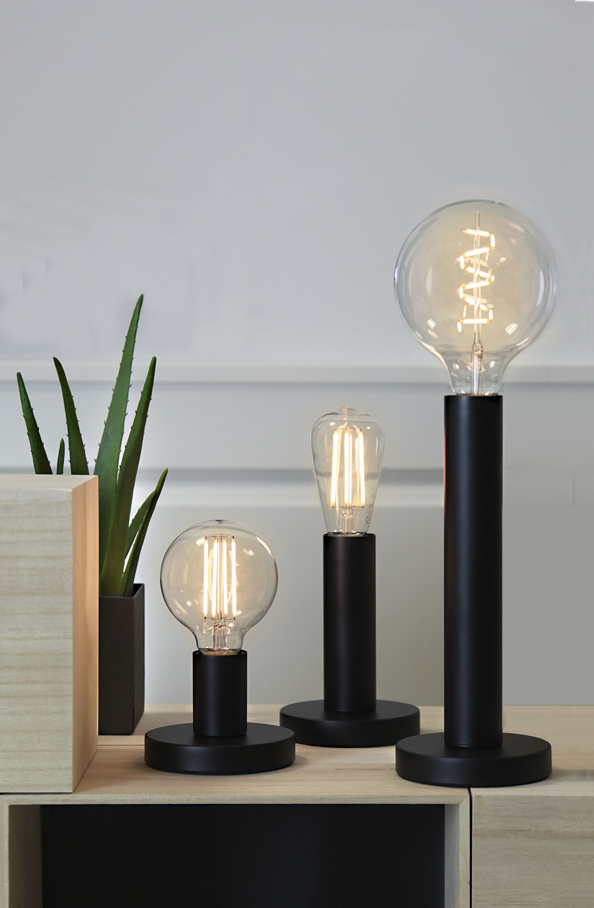 Lampenhalterung GLANS - Tischleuchte - E27 - rund - stehend - Kabel mit Schalter - schwarz Lampenhalterung GLANS - Tischleuchte - E27 - rund - stehend - Kabel mit Schalter - schwarz
