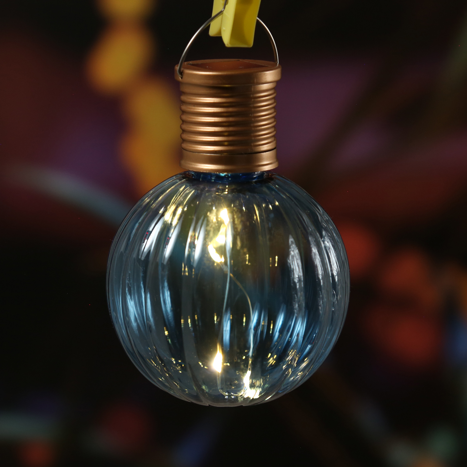 LED Solar Glühbirne GLOW - Kugelleuchte - 4 warmweiße LED Drahtlichterkette - H: 11cm, D: 8cm - blau LED Solar Glühbirne GLOW - Kugelleuchte - 4 warmweiße LED Drahtlichterkette - H: 11cm, D: 8cm - blau