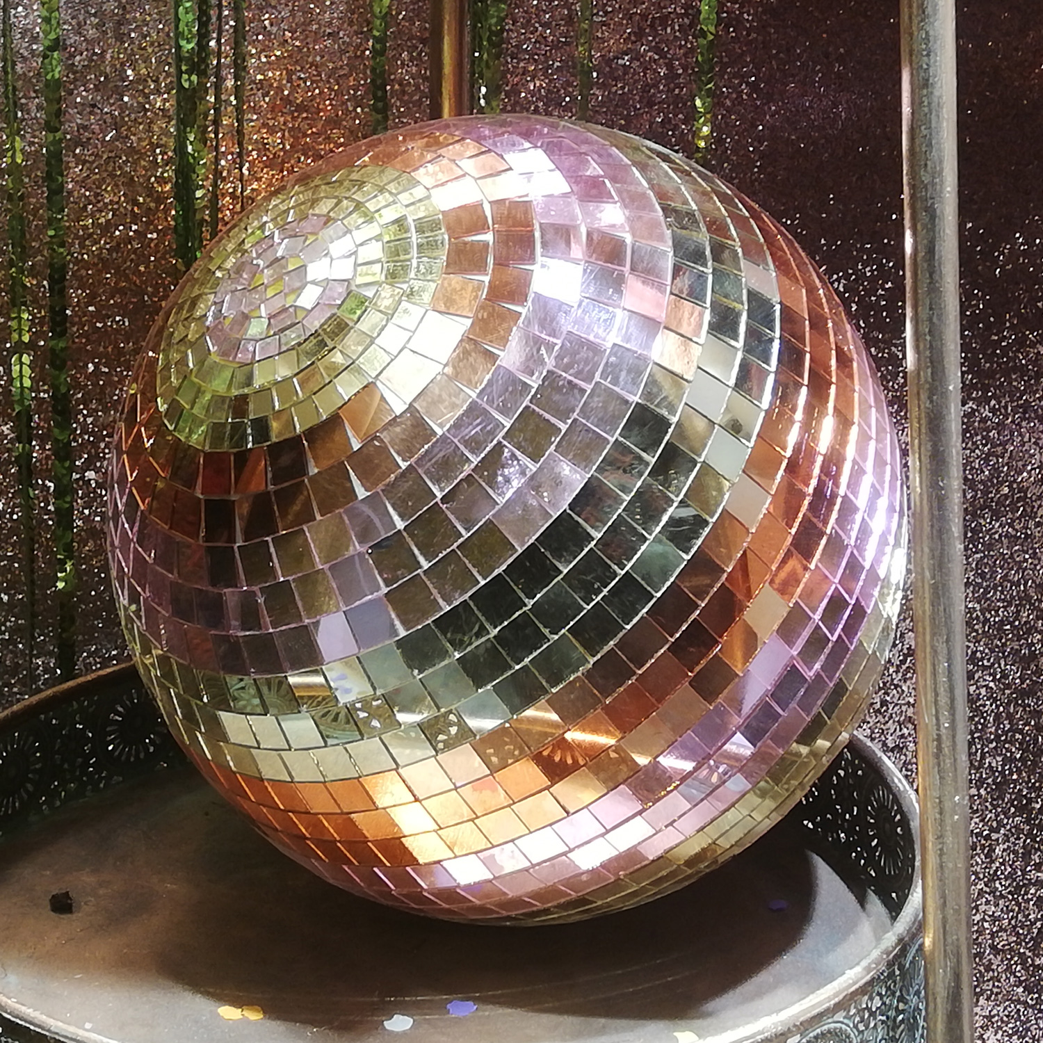 Spiegelkugel 20cm - Discokugel - Echtglas - 10x10mm Spiegel - pastellfarben Spiegelkugel 20cm - Discokugel - Echtglas - 10x10mm Spiegel - pastellfarben