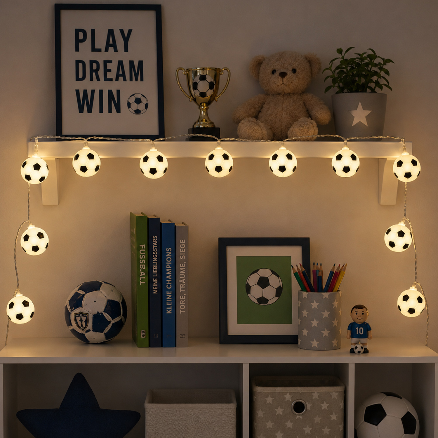 LED Lichterkette GOAL - 10 leuchtende Fußbälle - Fußball-Lichterkette - L: 1,35m - Batterie - Timer