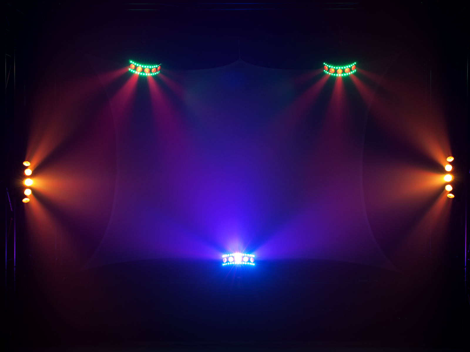 4in1-LED-Effektscheinwerfer mit RGB+UV-LEDs, dynamischen Farbeffekten und Stroboskop