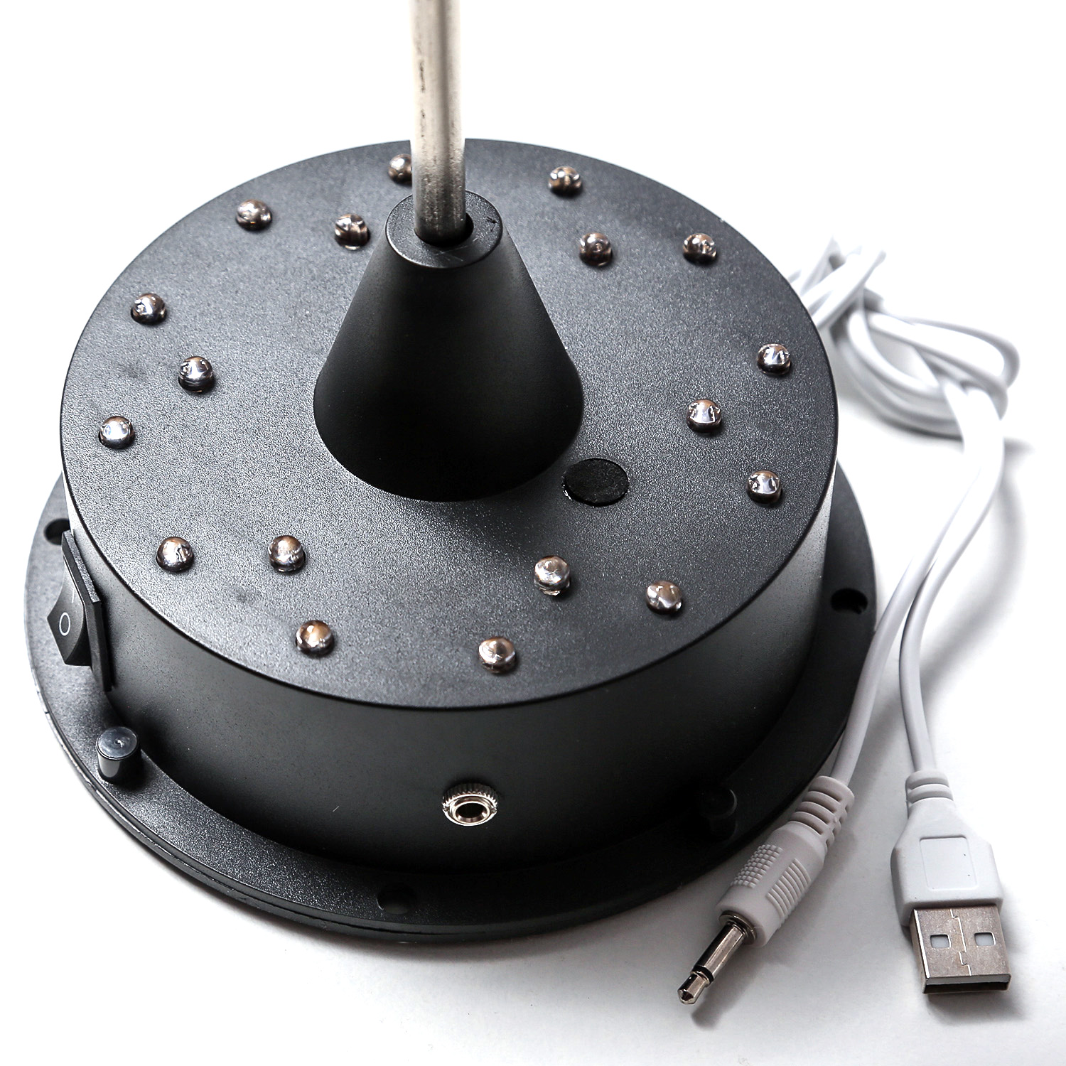 LED Spiegelkugel 13cm mit Standfuß - 18 bunte LED - Batterie und USB Betrieb - silber LED Spiegelkugel 13cm mit Standfuß - 18 bunte LED - Batterie und USB Betrieb - silber