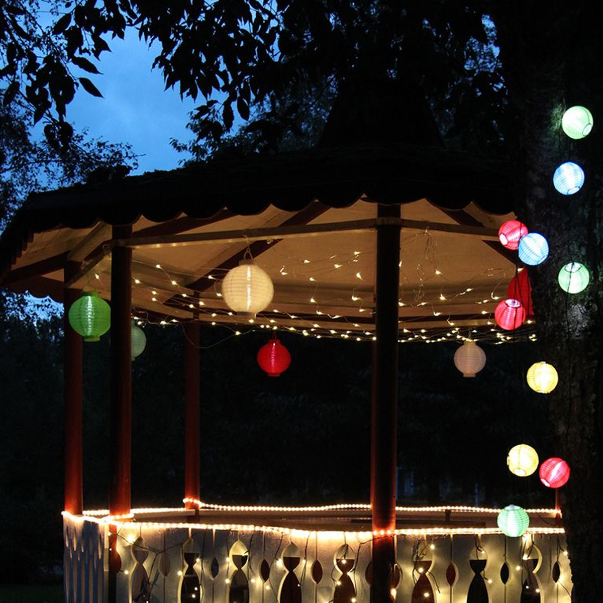 LED Lampion FESTIVAL - kaltweiße LED - D: 20cm - Montagehaken - 5er Set weiß