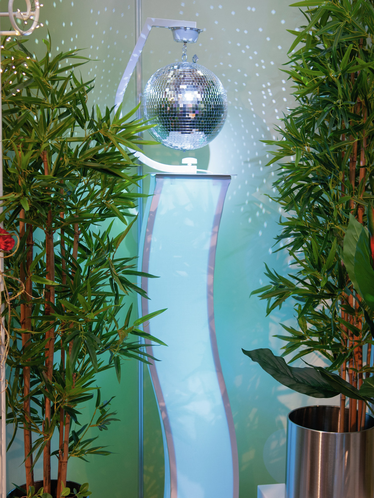 Ständersystem 2 Stück - für Spiegelkugeln, Lichteffekte, Deko oder Nebelmaschinen (150cm) - weiss Ständersystem 2 Stück - für Spiegelkugeln, Lichteffekte, Deko oder Nebelmaschinen (150cm) - weiss