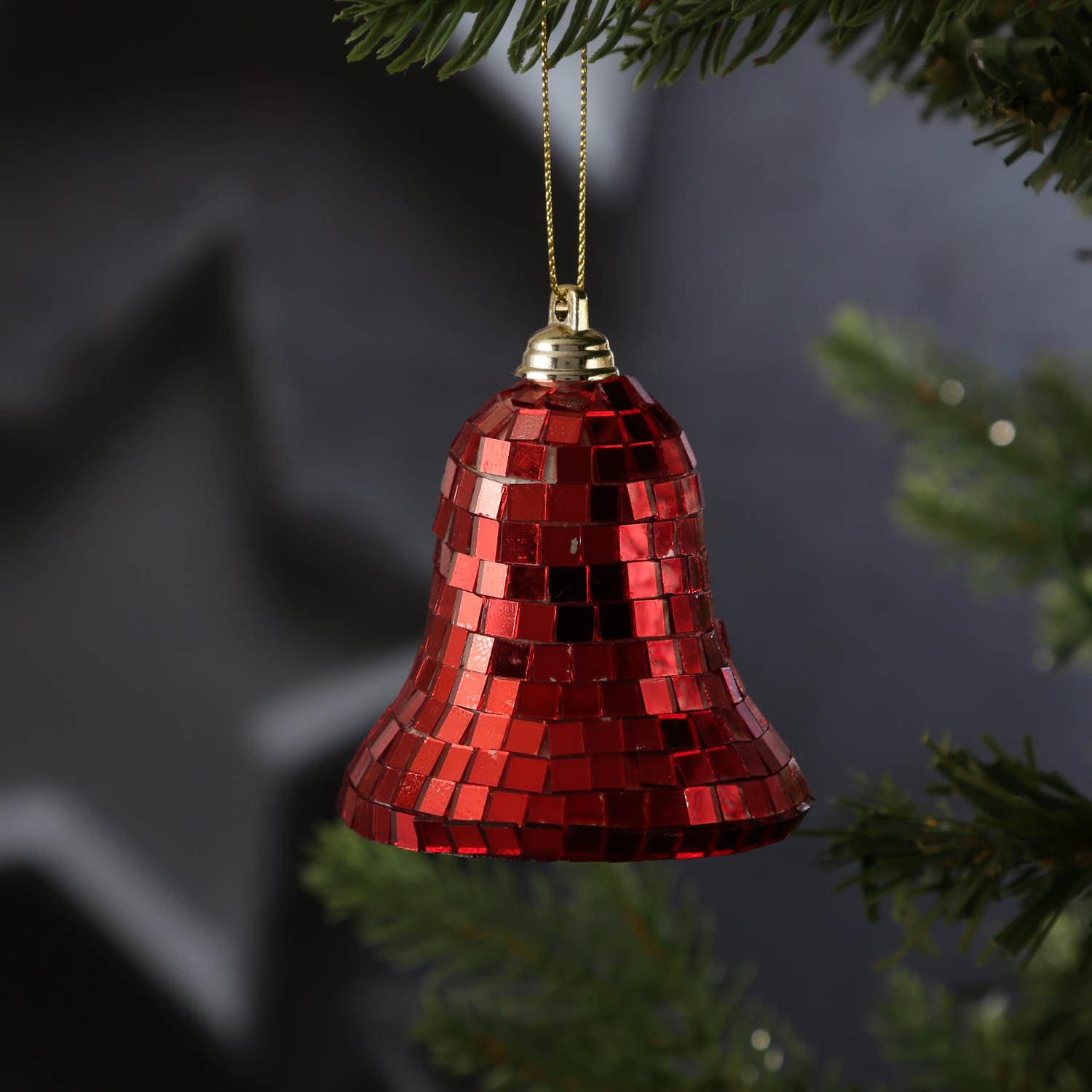 Christbaumschmuck Glocke - Weihnachtsbaumschmuck im Discokugel Look - H: 8cm - rot Christbaumschmuck Glocke - Weihnachtsbaumschmuck im Discokugel Look - H: 8cm - rot