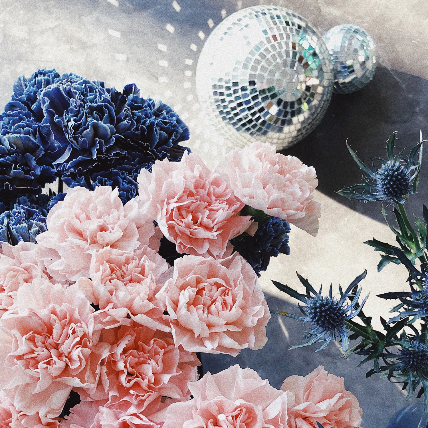 Spiegelkugel 10cm silber- Diskokugel (Discokugel) zur Dekoration - Echtglas - mirrorball silver Spiegelkugel 10cm silber- Diskokugel (Discokugel) zur Dekoration - Echtglas - mirrorball silver