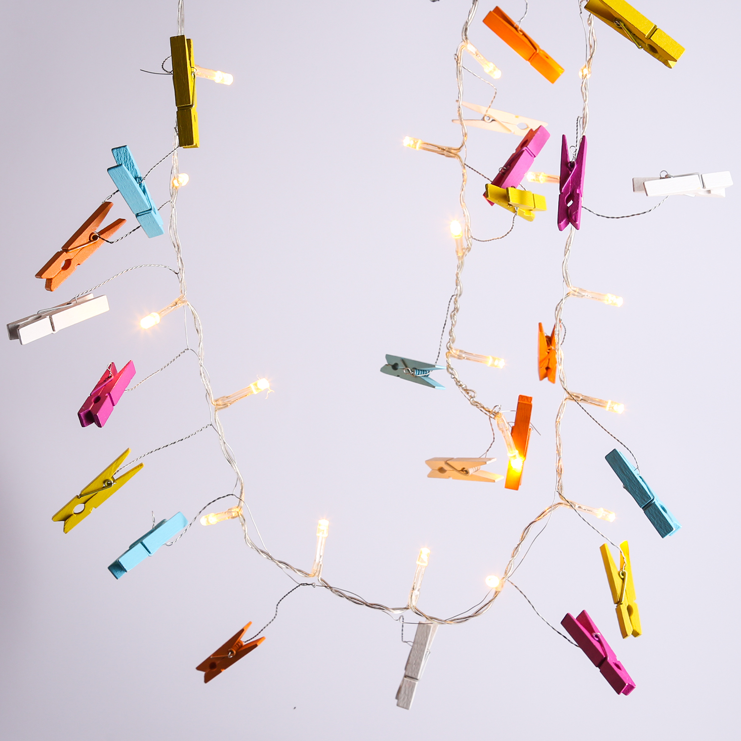 LED Clip Lichterkette - 24 Wäscheklammern - 20 warmweiße LED - L: 0,96m - Batterie - bunt LED Clip Lichterkette - 24 Wäscheklammern - 20 warmweiße LED - L: 0,96m - Batterie - bunt