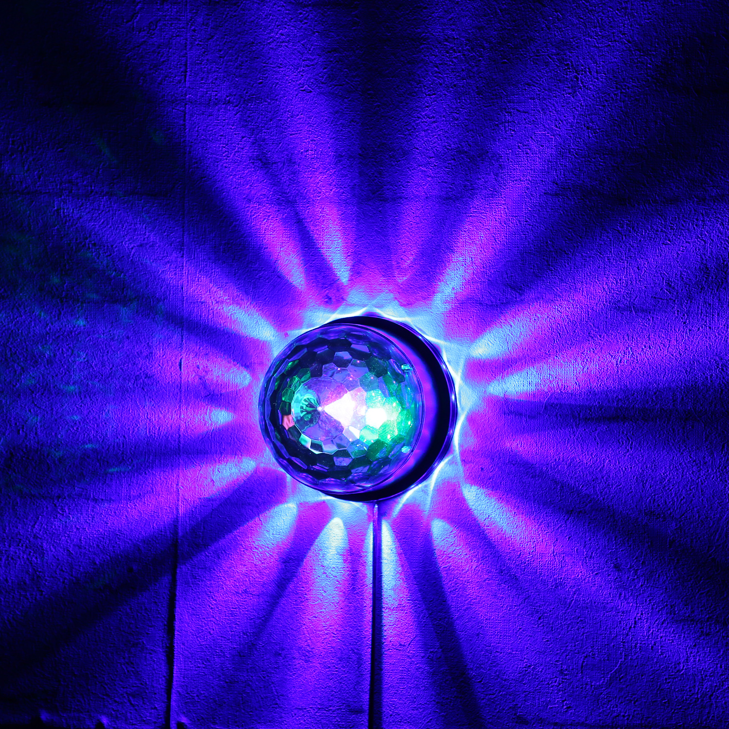 LED Party Discoeffekt SATURN - Strahleneffekt mit Lichtkranz LED Party Discoeffekt SATURN - Strahleneffekt mit Lichtkranz