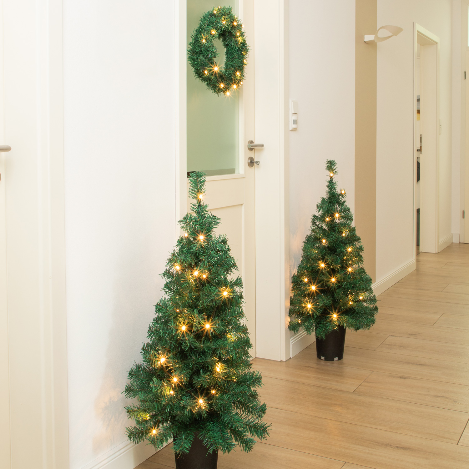 LED Weihnachtskranz - 20 LED und 2er Set Weihnachtsbaum - 30 warmweiße LED - D: 45cm - Innen - grün LED Weihnachtskranz - 20 LED und 2er Set Weihnachtsbaum - 30 warmweiße LED - D: 45cm - Innen - grün