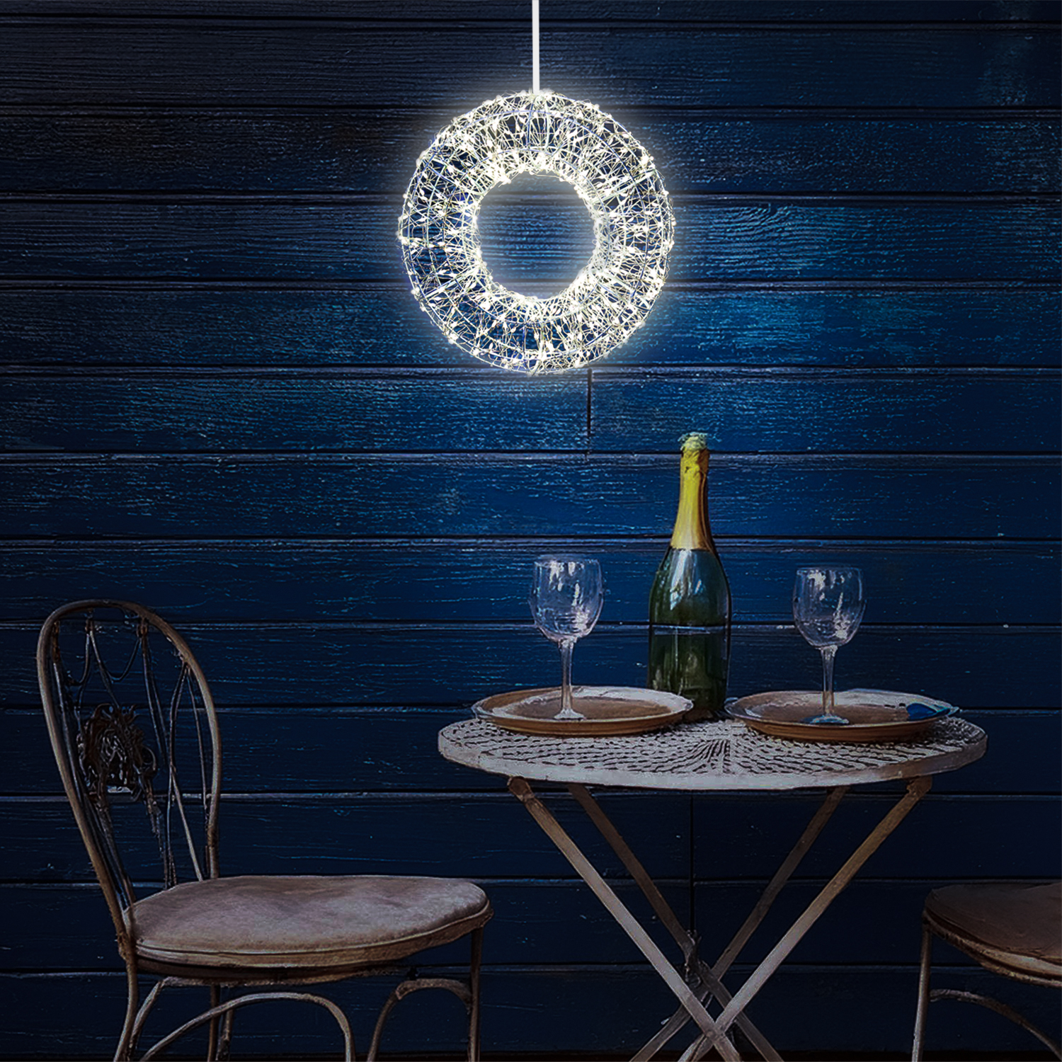 LED Kranz mit Drahtlichterkette - Lichterkranz mit 400 warmweißen LED - D: 28cm - Timer - Außen