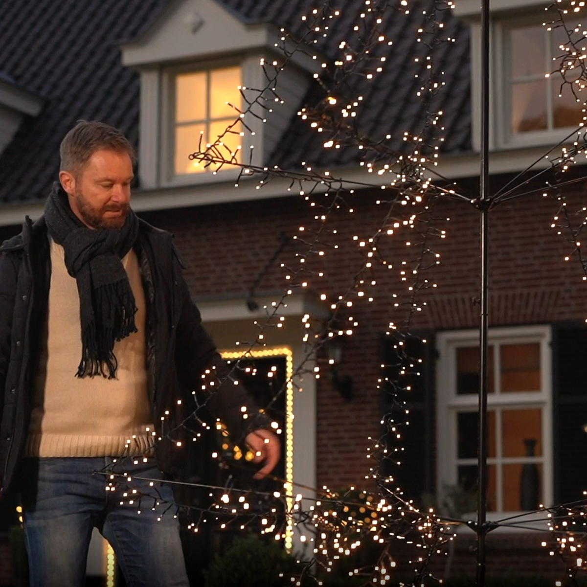 LED Outdoor Weihnachtsbaum - 1200 warmweiße LED - H: 2m - Dimmer - Timer - aufklappbar - schwarz