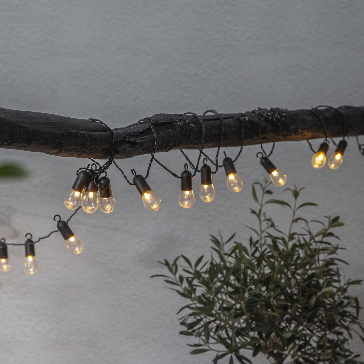 LED Partylichterkette - 16 kleine transparente Kugeln - L: 4,5m - schwarzes Kabel - outdoor LED Partylichterkette - 16 kleine transparente Kugeln - L: 4,5m - schwarzes Kabel - outdoor