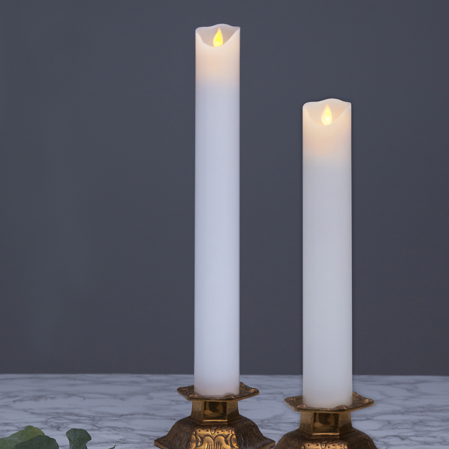 LED Stumpenkerze - Taufkerze - Echtwachs - mechanische Flamme - H: 40cm, D: 5cm - Timer - weiß LED Stumpenkerze - Taufkerze - Echtwachs - mechanische Flamme - H: 40cm, D: 5cm - Timer - weiß