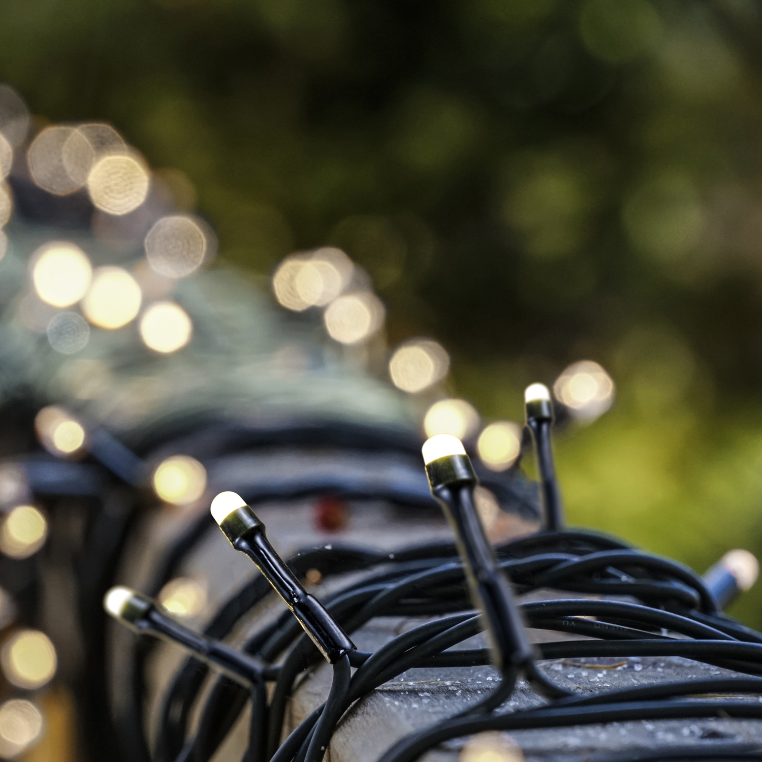 LED Lichterkette mit Kabelaufroller - 1000 warmweiße LED - L: 20m - Außen - Trafo - schwarz