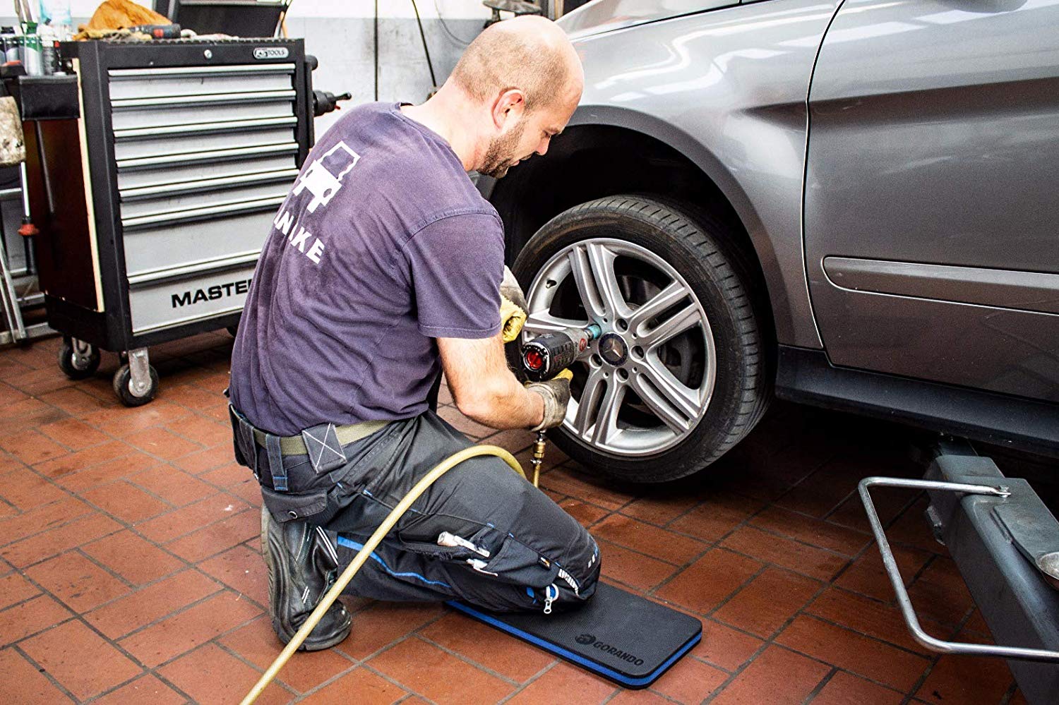 GORANDO® Premium EVA Kniekissen - 44x22cm - für Garten, Haus, Werkstatt - Kniepad - rot GORANDO® Premium EVA Kniekissen - 44x22cm - für Garten, Haus, Werkstatt - Kniepad - rot