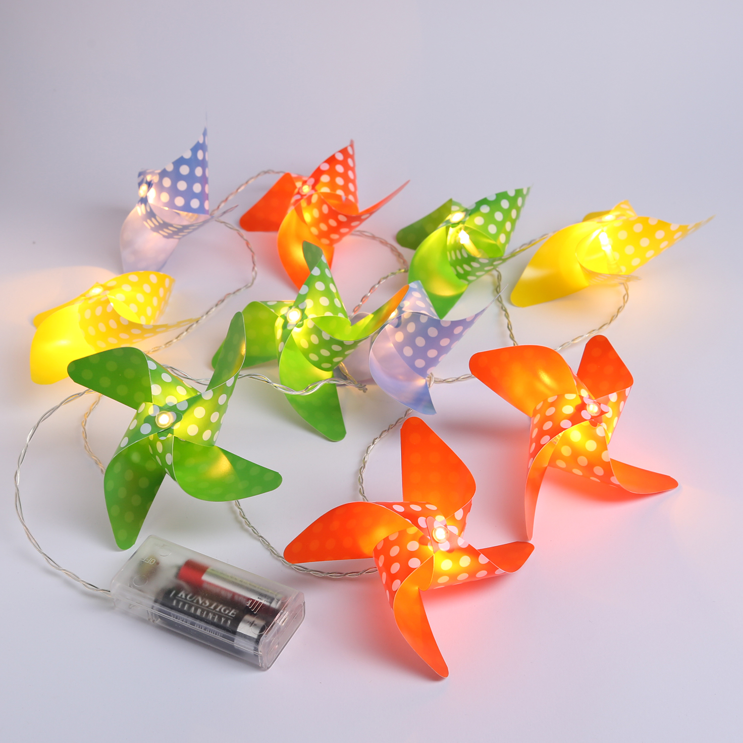 LED Lichterkette Windräder - 10 gepunktete Windräder mit je 1 LED - Batterie - bunt