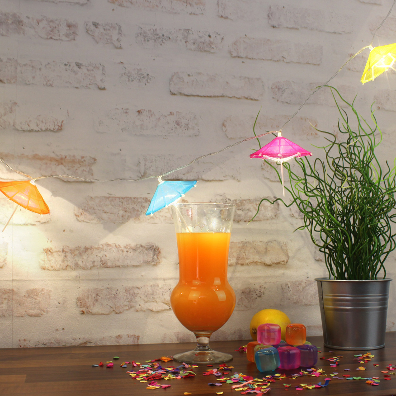 LED Lichterkette - 10 bunte Sonnenschirmchen - warmweißen LED - L: 1,35m - Batterie LED Lichterkette - 10 bunte Sonnenschirmchen - warmweißen LED - L: 1,35m - Batterie