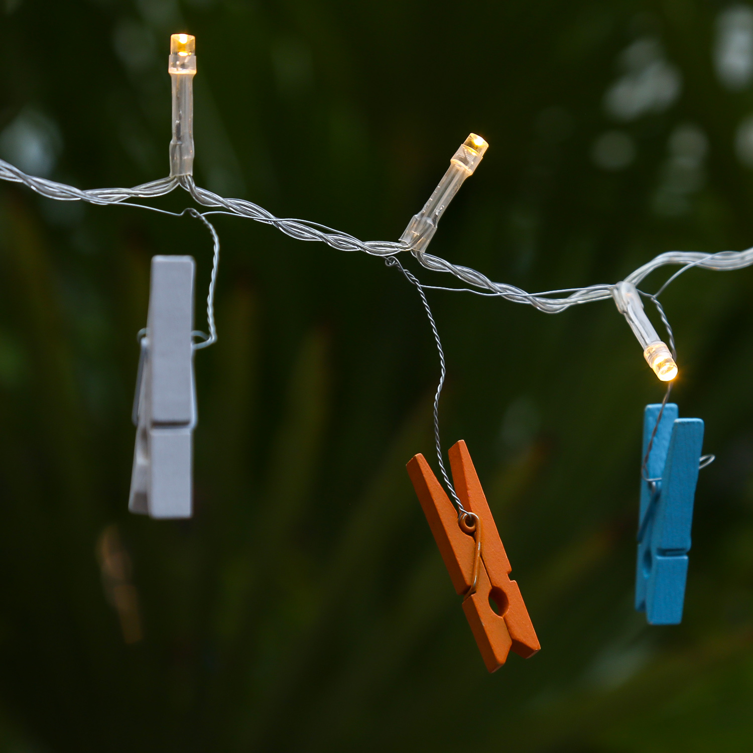 LED Clip Lichterkette - 24 Wäscheklammern - 20 warmweiße LED - L: 0,96m - Batterie - bunt LED Clip Lichterkette - 24 Wäscheklammern - 20 warmweiße LED - L: 0,96m - Batterie - bunt
