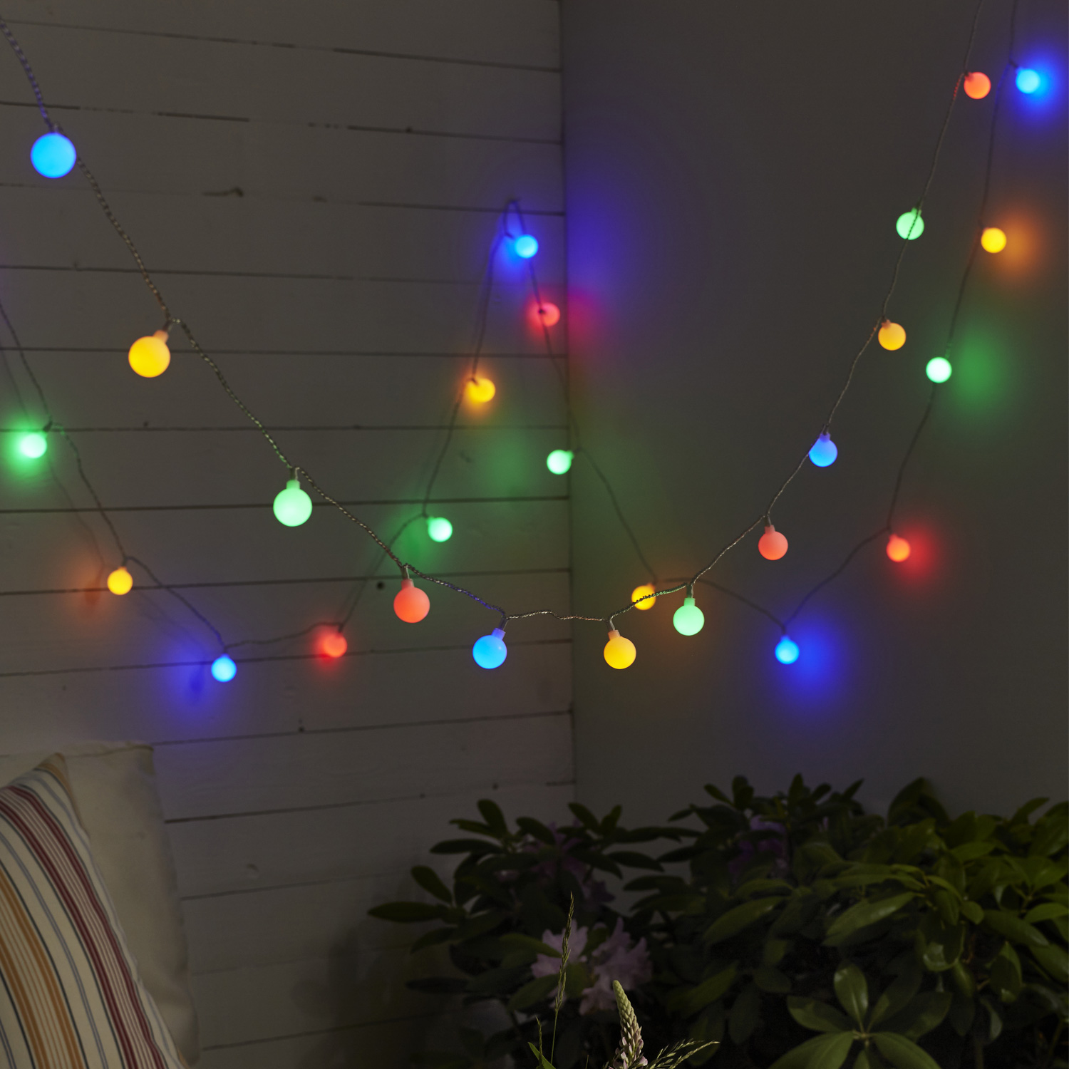 LED Lichterkette BERRY - 50 bunte, opale Kugeln - L: 7,35m - transparentes Kabel
