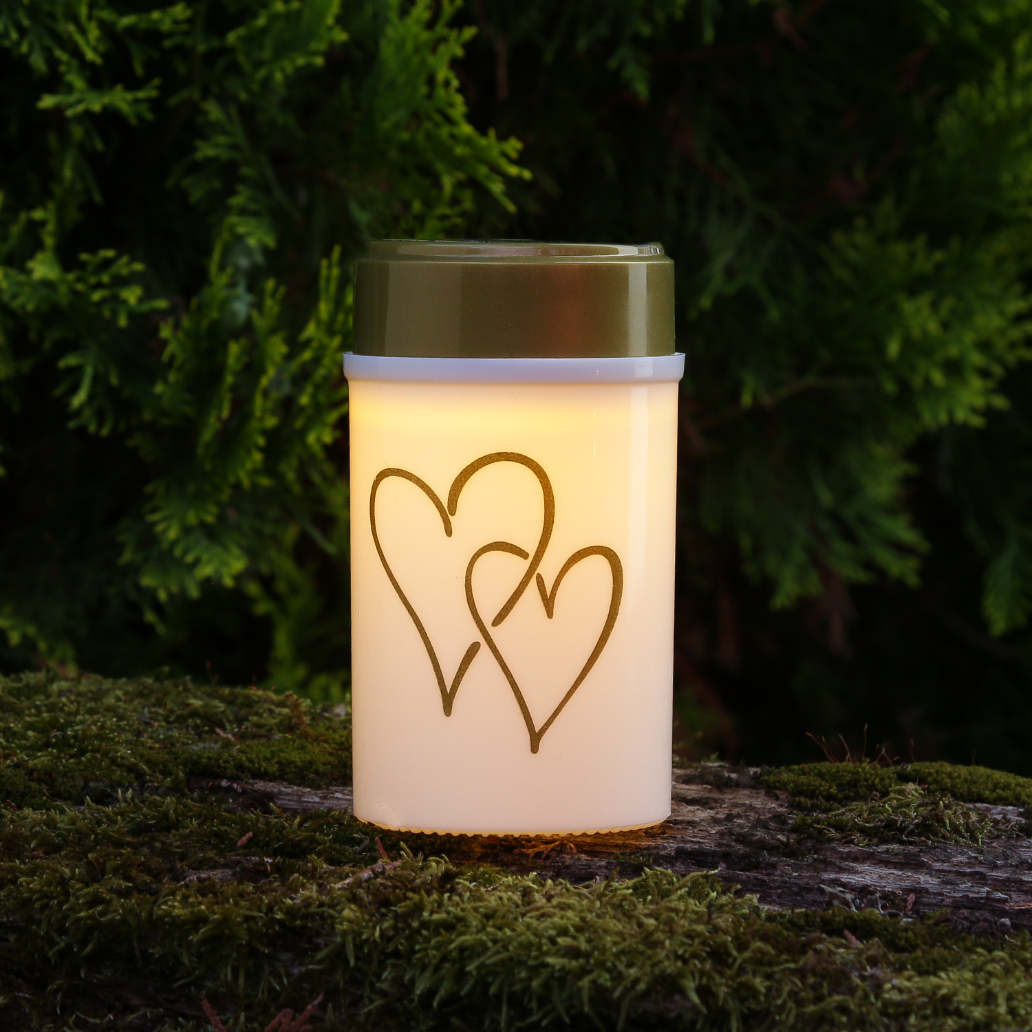 LED Solar Grablicht Herz - Grabkerze - H: 12cm - D: 7cm - Lichtsensor - inkl. Erdspieß - weiß LED Solar Grablicht Herz - Grabkerze - H: 12cm - D: 7cm - Lichtsensor - inkl. Erdspieß - weiß