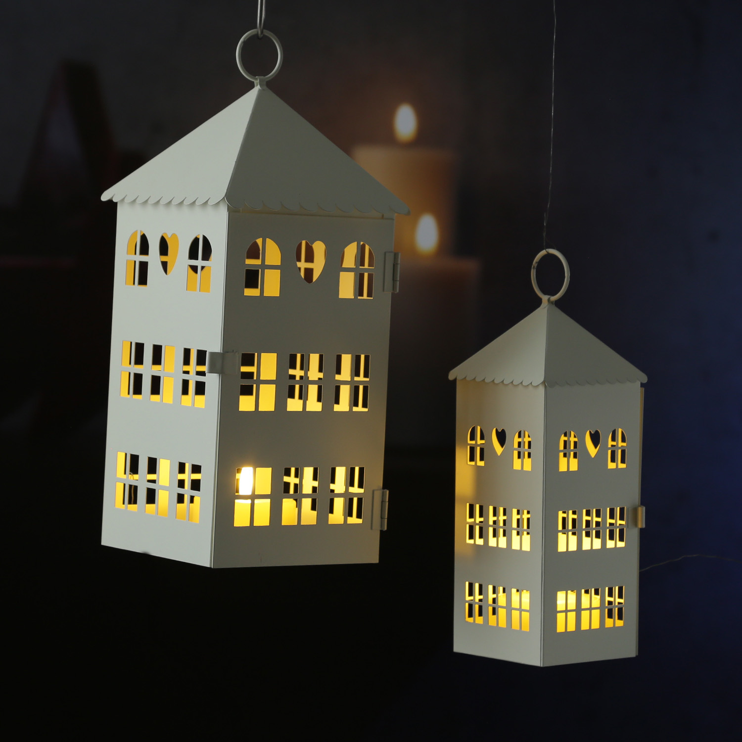 Laternen in Hausform mit Herz - 2er Set Metallhäuser - Lichthäuser - H: 30cm/23cm - weiß