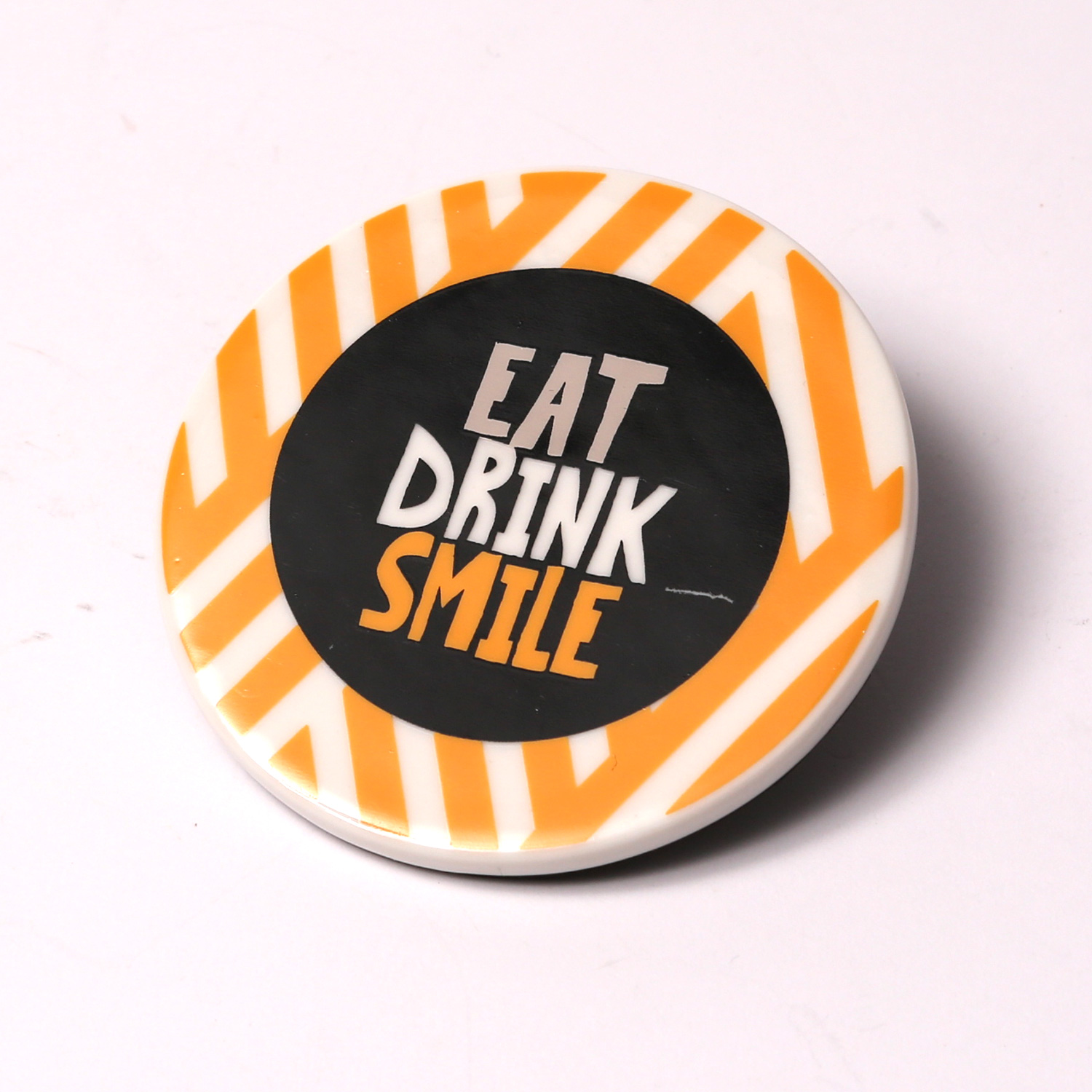 Untersetzer aus Keramik mit SMILE Aufschrift - D: 9cm - rund Untersetzer aus Keramik mit SMILE Aufschrift - D: 9cm - rund