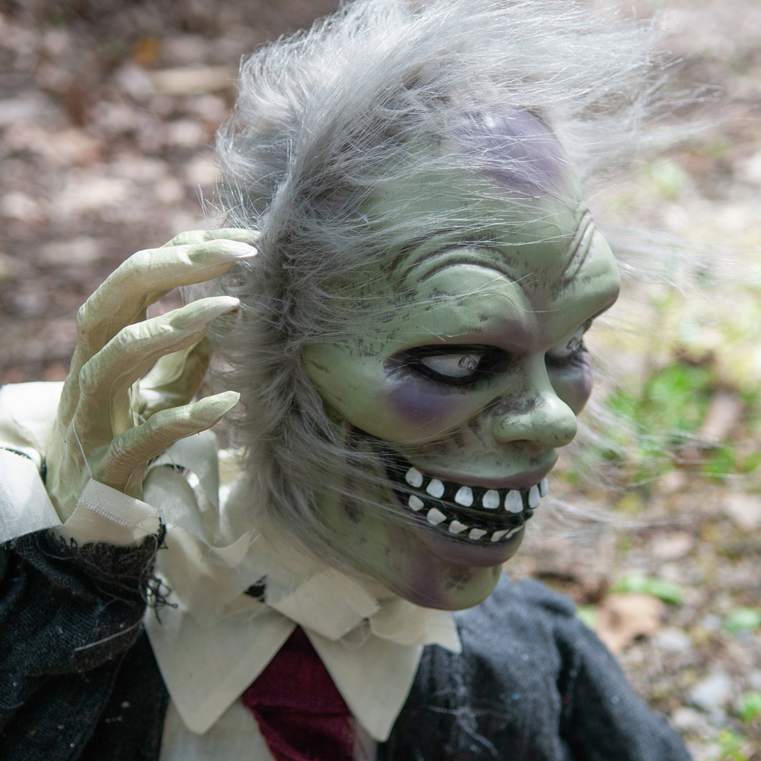 Halloween Zombie IGOR , 67cm, animiert, Sound- und Lichteffekte Halloween Zombie IGOR , 67cm, animiert, Sound- und Lichteffekte