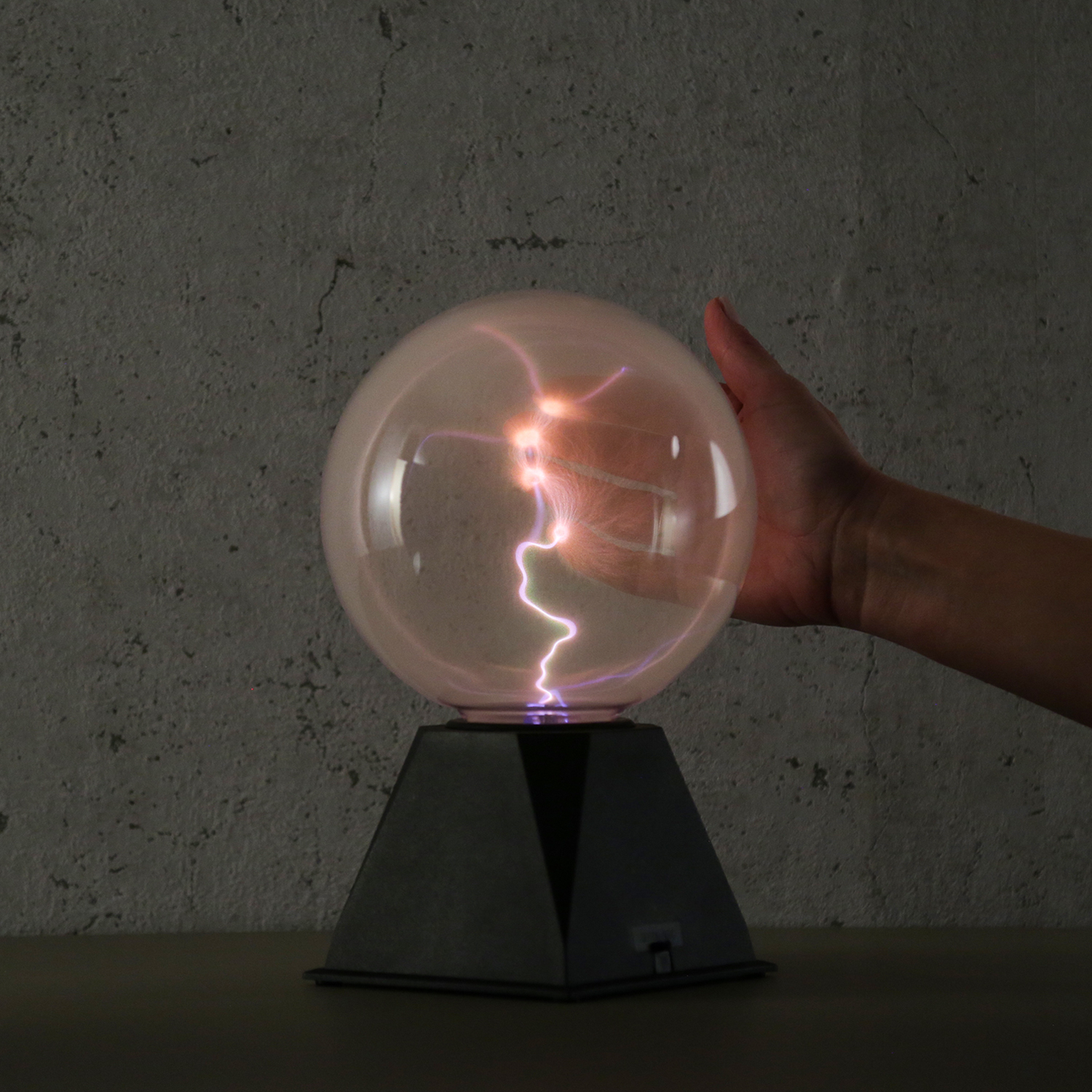 Plasmakugel - orangene Blitz-Show - Automatikbetrieb oder Musiksteuerung - Kugel Durchmesser: 15cm Plasmakugel - orangene Blitz-Show - Automatikbetrieb oder Musiksteuerung - Kugel Durchmesser: 15cm