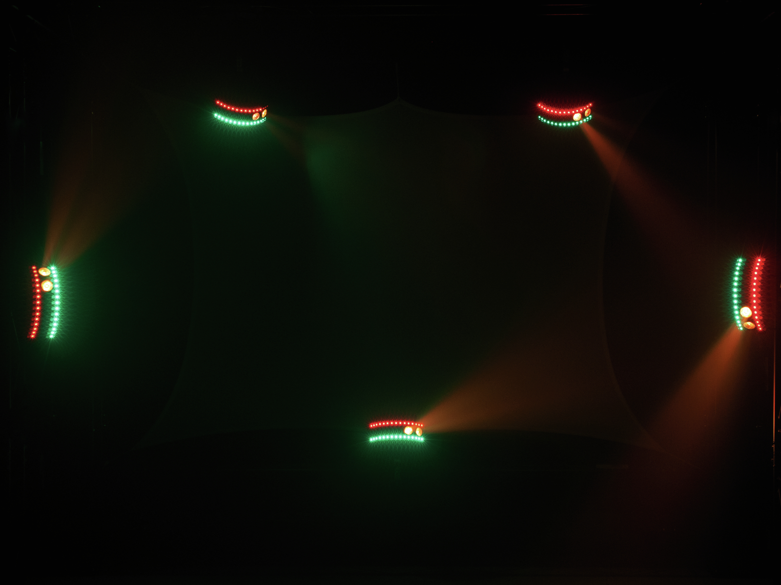 4in1-LED-Effektscheinwerfer mit RGB+UV-LEDs, dynamischen Farbeffekten und Stroboskop