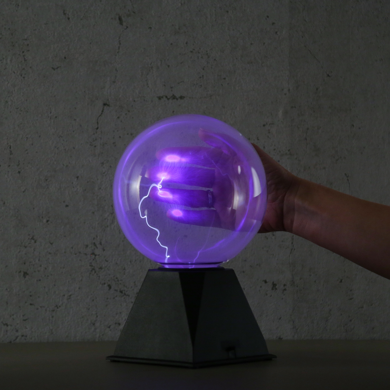 Plasmakugel - lila Blitz-Show - Automatikbetrieb oder Musiksteuerung - Kugel Durchmesser: 15cm Plasmakugel - lila Blitz-Show - Automatikbetrieb oder Musiksteuerung - Kugel Durchmesser: 15cm
