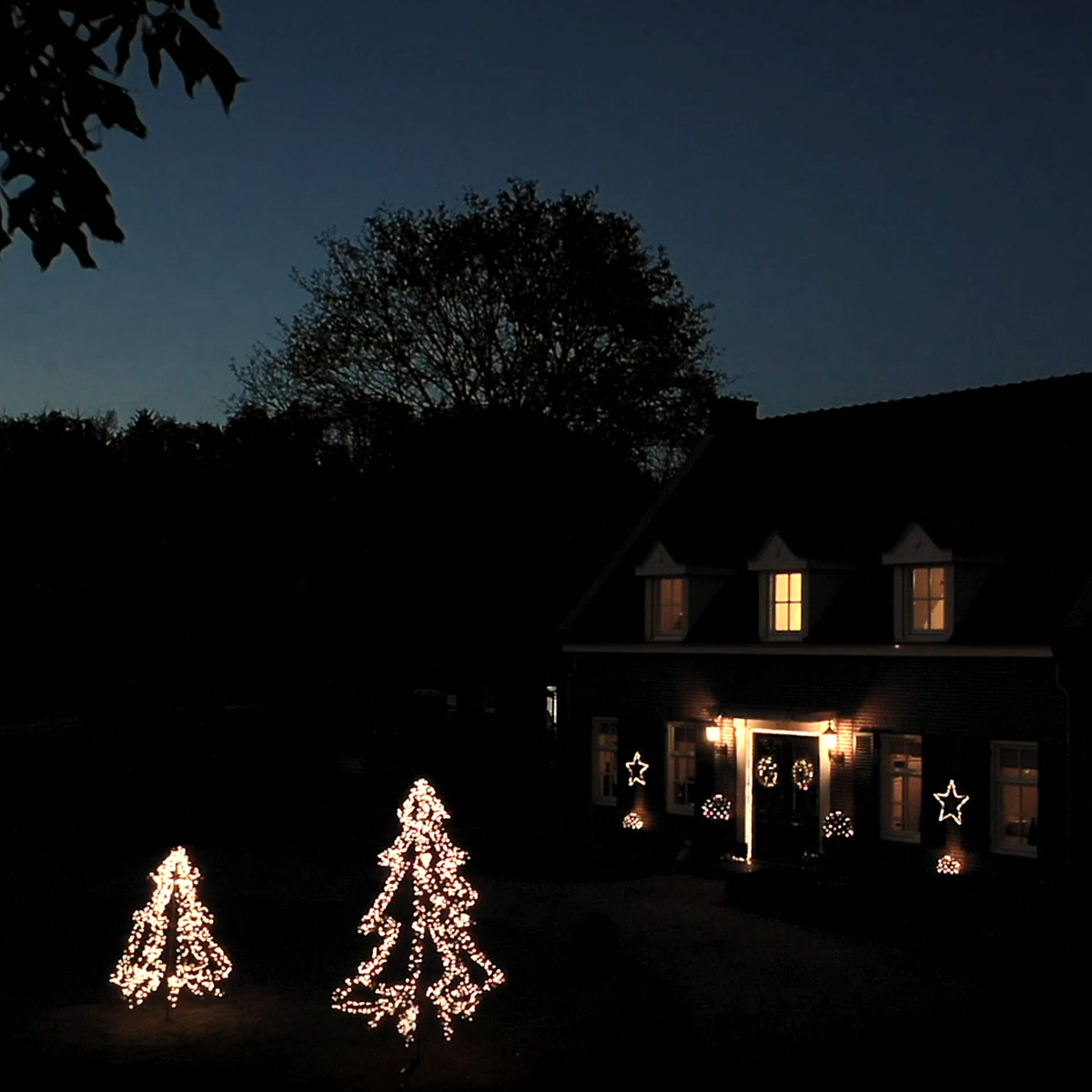 LED Outdoor Weihnachtsbaum - 1200 warmweiße LED - H: 2m - Dimmer - Timer - aufklappbar - schwarz