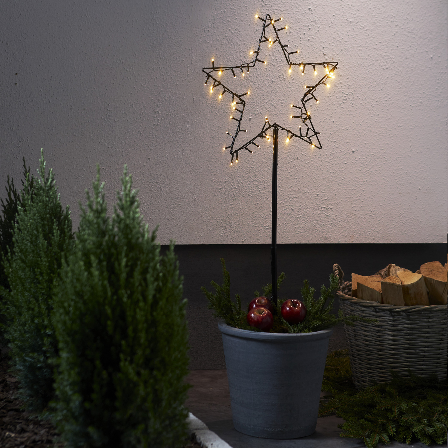 LED Lichterstern Spiky- stehend - H: 92cm - 60 warmweiße LED - Timer - Batterie - Outdoor - schwarz