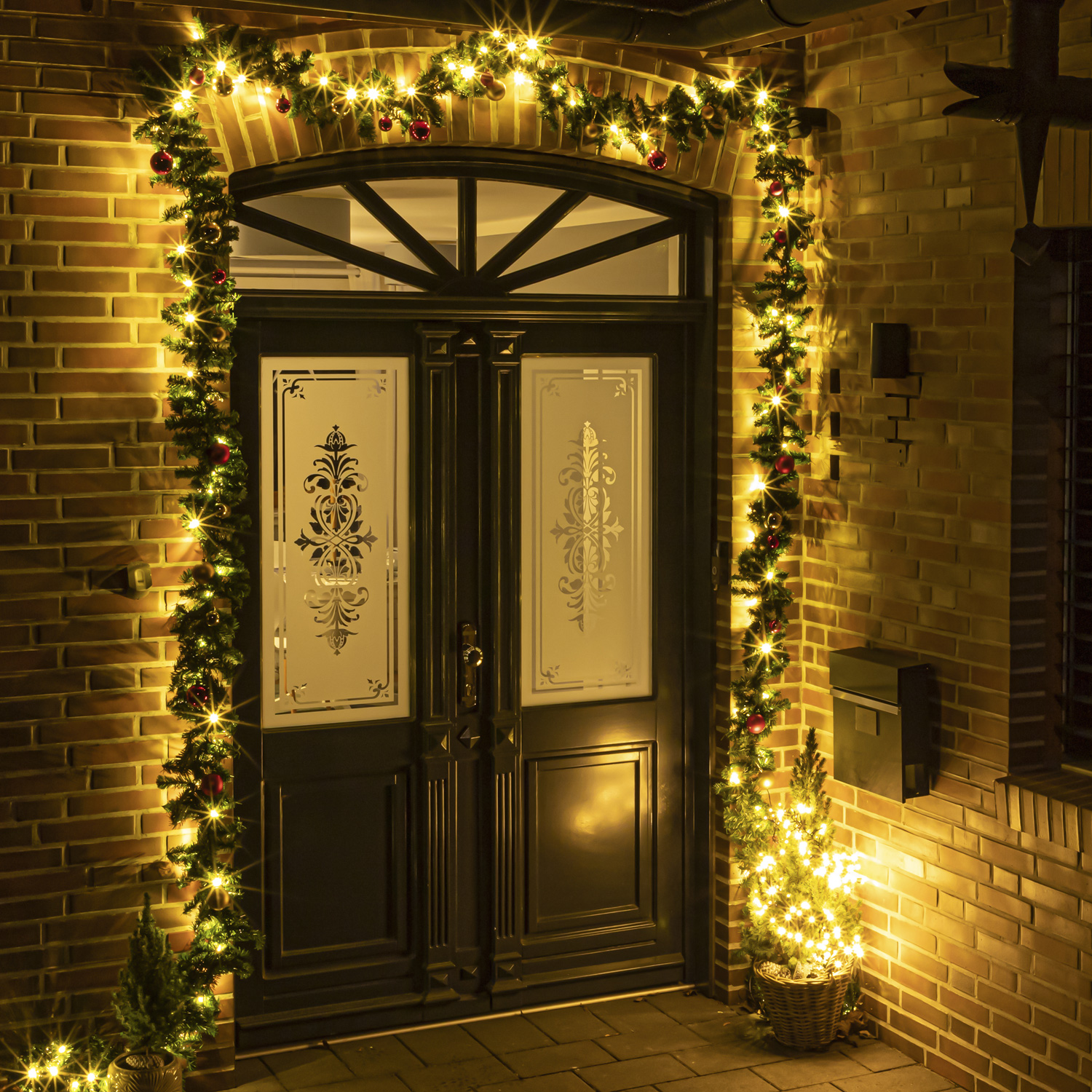 B-Ware LED Tannengirlande - Weihnachtsgirlande mit Kugeln  - 80 warmweiße LED - L: 5,0m - Außen - rot/gold