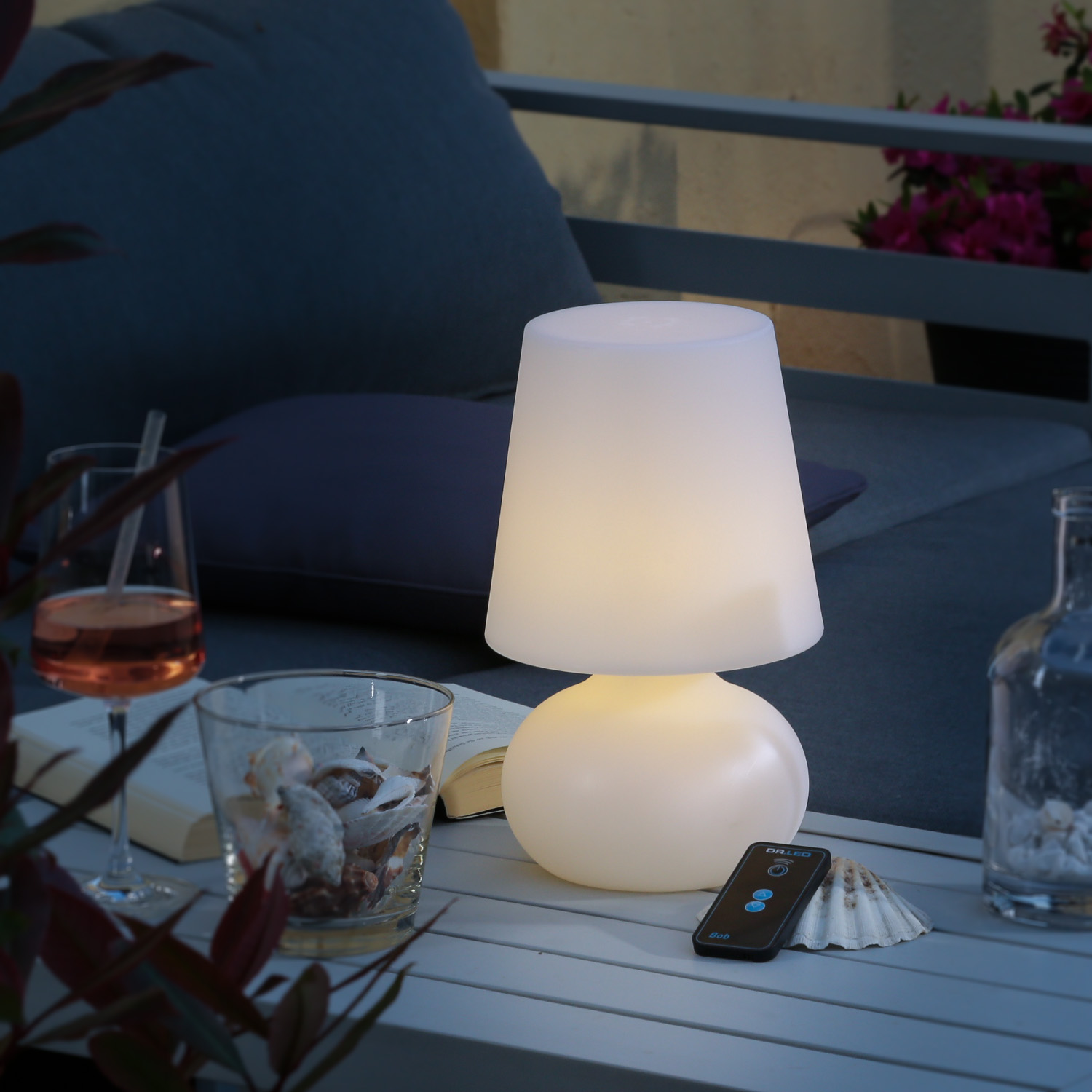 LED Garten Tischlampe - Schirmlampe - wetterfest - dimmbar - mit Fernbedienung - aufladbar - H: 26cm