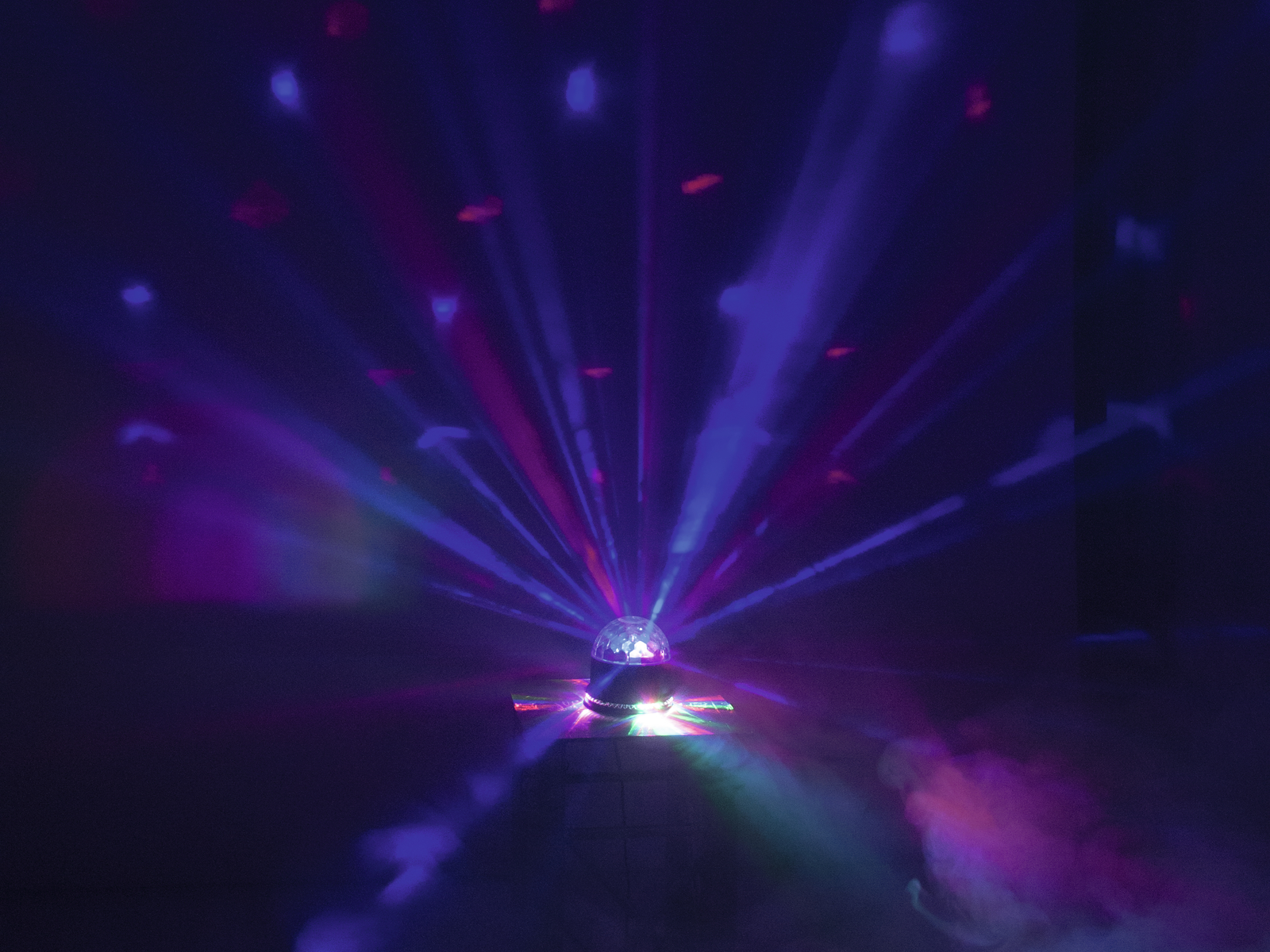 BCW-4 RGB Pilzkopf Lichteffekt mit Musiksteuerung und tollen Effekten