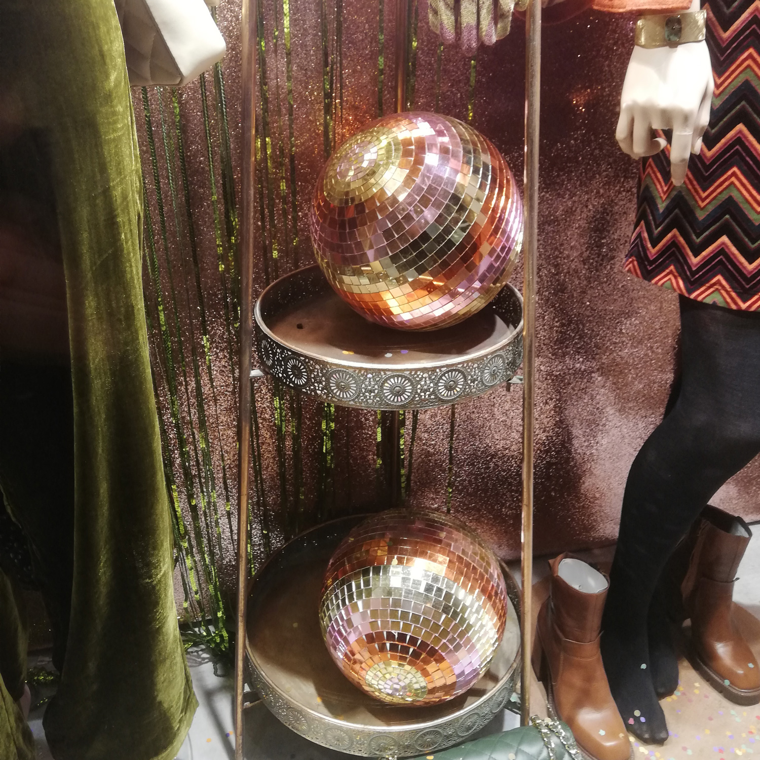 Spiegelkugel 20cm - Discokugel - Echtglas - 10x10mm Spiegel - pastellfarben Spiegelkugel 20cm - Discokugel - Echtglas - 10x10mm Spiegel - pastellfarben