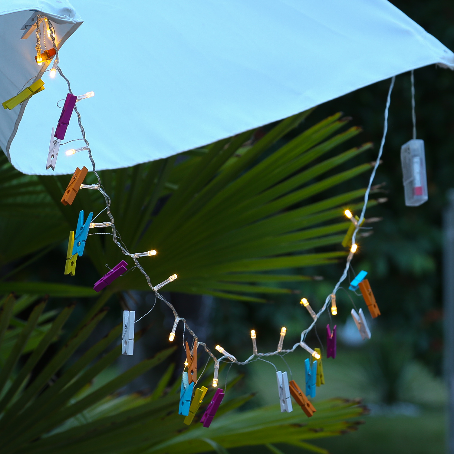 LED Clip Lichterkette - 24 Wäscheklammern - 20 warmweiße LED - L: 0,96m - Batterie - bunt LED Clip Lichterkette - 24 Wäscheklammern - 20 warmweiße LED - L: 0,96m - Batterie - bunt