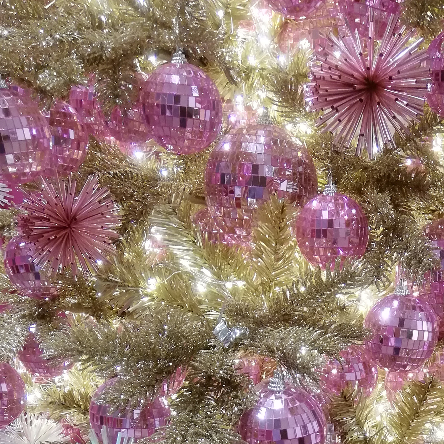 Spiegelkugel 15cm - Discokugel - Echtglas - 10x10mm Spiegel - rosa Spiegelkugel 15cm - Discokugel - Echtglas - 10x10mm Spiegel - rosa